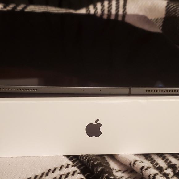 IPad Pro 12.9 Inch - Picture 9 of 12